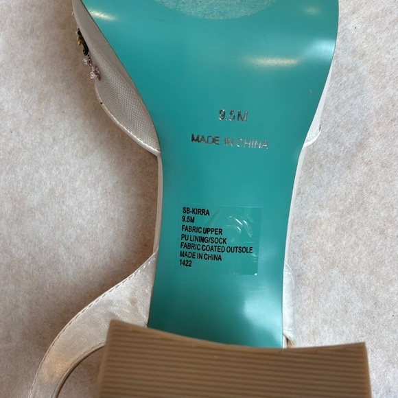 Betsy Johnson ~ Kirra Embellished Sandal in White Mesh Size 9.5M - Picture 9 of 9